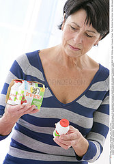 ALIMENTATION 3EME AGE LAITAGE!ELDERLY PERSON  DAIRY PRODUCT