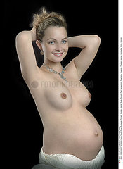 FEMME ENCEINTE NU!!NUDE PREGNANT WOMAN