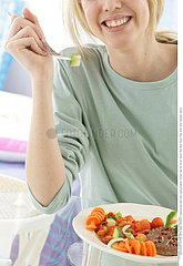 ALIMENTATION ADOLESCENT REPAS!ADOLESCENT EATING A MEAL