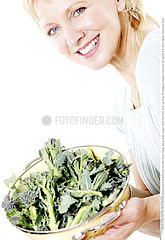 ALIMENTATION FEMME CRUDITE!WOMAN EATING RAW VEGETABLES