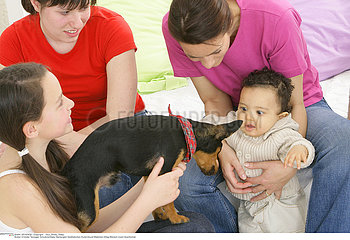 ANIMAL ENFANT!CHILD WITH ANIMAL