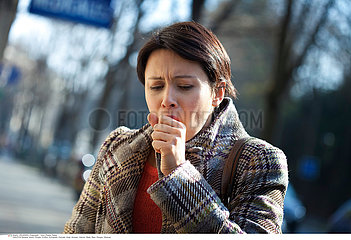 TOUX FEMME!WOMAN COUGHING