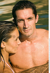 EXTERIEUR COUPLE 30/40 ANS!COUPLE IN THEIR 30S  OUTSIDE