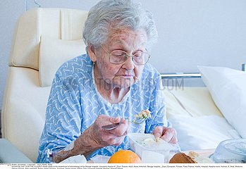 HOPITAL ALIMENTATION 3EME AGE!HOSPITAL DIET FOR THE ELDERLY
