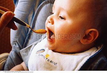 ALIMENTATION NOURRISSON!!INFANT EATING