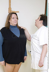 TAILLE FEMME!MEASURING HEIGHT IN A WOMAN