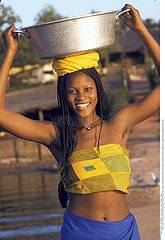 AFRIQUE FEMME!!AN AFRICAN WOMAN