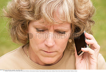 TELEPHONE 3EME AGE!!ELDERLY PERSON ON THE PHONE