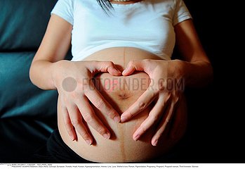 FEMME ENCEINTE INTERIEUR!PREGNANT WOMAN INDOORS