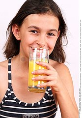 BOISSON FROIDE ENFANT!CHILD WITH DRINK