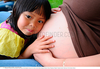FEMME ENCEINTE & ENFANT!PREGNANT WOMAN & CHILD