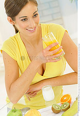 BOISSON FROIDE FEMME!WOMAN WITH DRINK