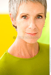 PORTRAIT FEMME -65ANS!!PORTRAIT OF -65 YR-OLD WOMAN