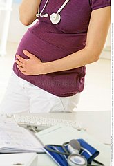 FEMME ENCEINTE TRAVAIL!PREGNANT WOMAN AT WORK