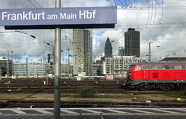 Frankfurt am Main  Deutschland  menschenleerer Bahnsteig im Hauptbahnhof