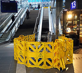 Berlin  Deutschland  Rolltreppe im Hauptbahnhof wird repariert