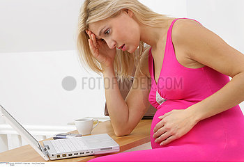 ACTIVE PREGNANT WOMAN INDOORS