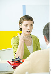 WOMAN IN CONSULTATION  DIALOGUE