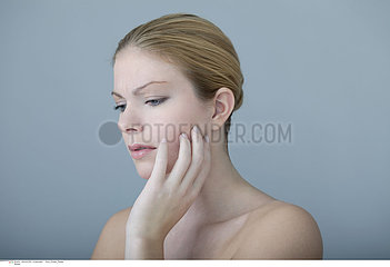 PAINFUL TOOTH IN A WOMAN