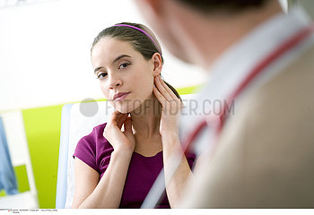 WOMAN IN CONSULTATION