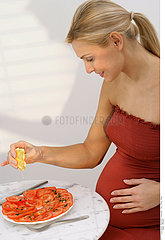 PREGNANT WOMAN EATING