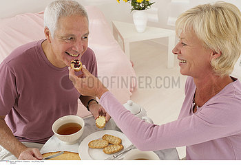 COUPLE EATING BREAKFAST