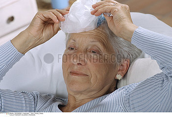 COLD THERAPY ELDERLY PERSON