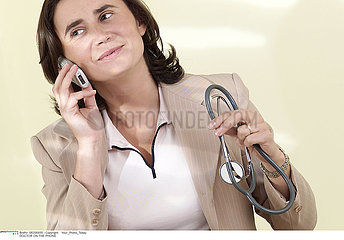 DOCTOR ON THE PHONE