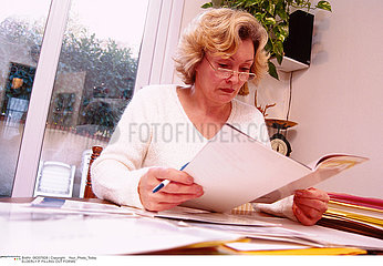 ELDERLY P. FILLING OUT FORMS