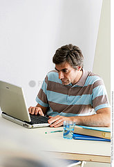 MAN USING A COMPUTER