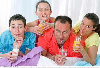 FAMILY WITH COLD DRINK
