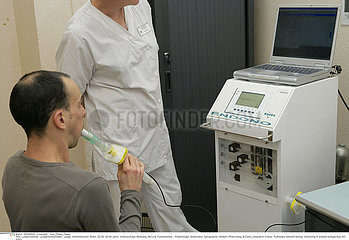 Serie Reportage_106 Lungenfunktionstest BREATHING SPIROMETRY