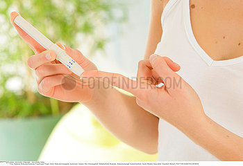TEST FOR DIABETES  WOMAN