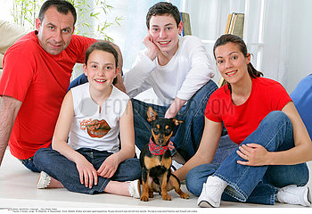 FAMILLY WITH ANIMAL