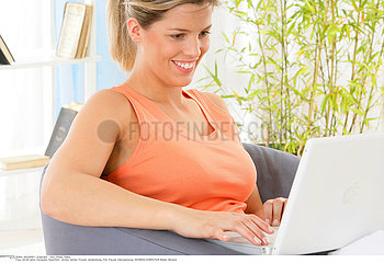 WOMAN  COMPUTER