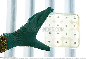 ANTIMICROB. SUSCEPTIBILITY TEST