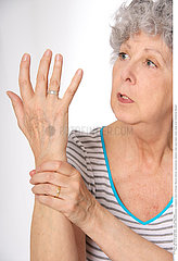 ELDERLY PERS. WITH PAINFUL HAND