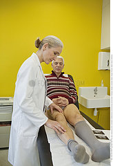 LEG  SYMPTOMATOLOGY IN ELDERLY.P