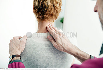 CONSULTATION  WOMAN IN PAIN
