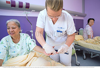 Reportage_184 Endokrinologie / DIABETIC WOMAN IN HOSPITAL