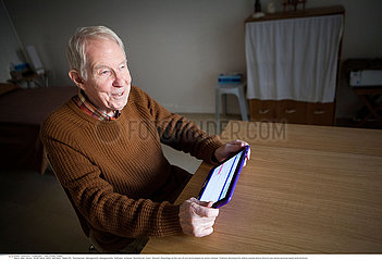 ELDERLY PERSON WITH TABLET