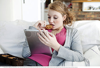 WOMAN SNACKING