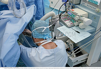 Roboter unterst?tzte Operation /ROBOT-ASSISTED SURGERY ANESTHETIST