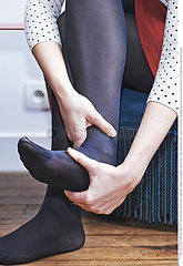 WOMAN WITH FOOT PAIN Studio