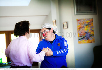 Reportage Clowneinsatz im Pflegeheim / CLOWNS ASSOCIATION