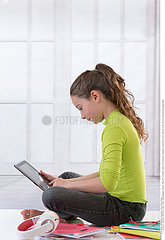 CHILD WITH TABLET