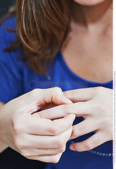 WOMAN WITH PAINFUL HAND Studio