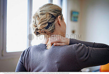 WOMAN WITH CERVICALGIA