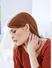 WOMAN WITH CERVICALGIA
