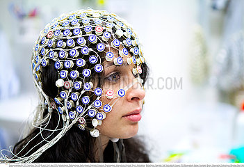 Reportage_193 EEG Gehirn / STUDY OF BRAIN